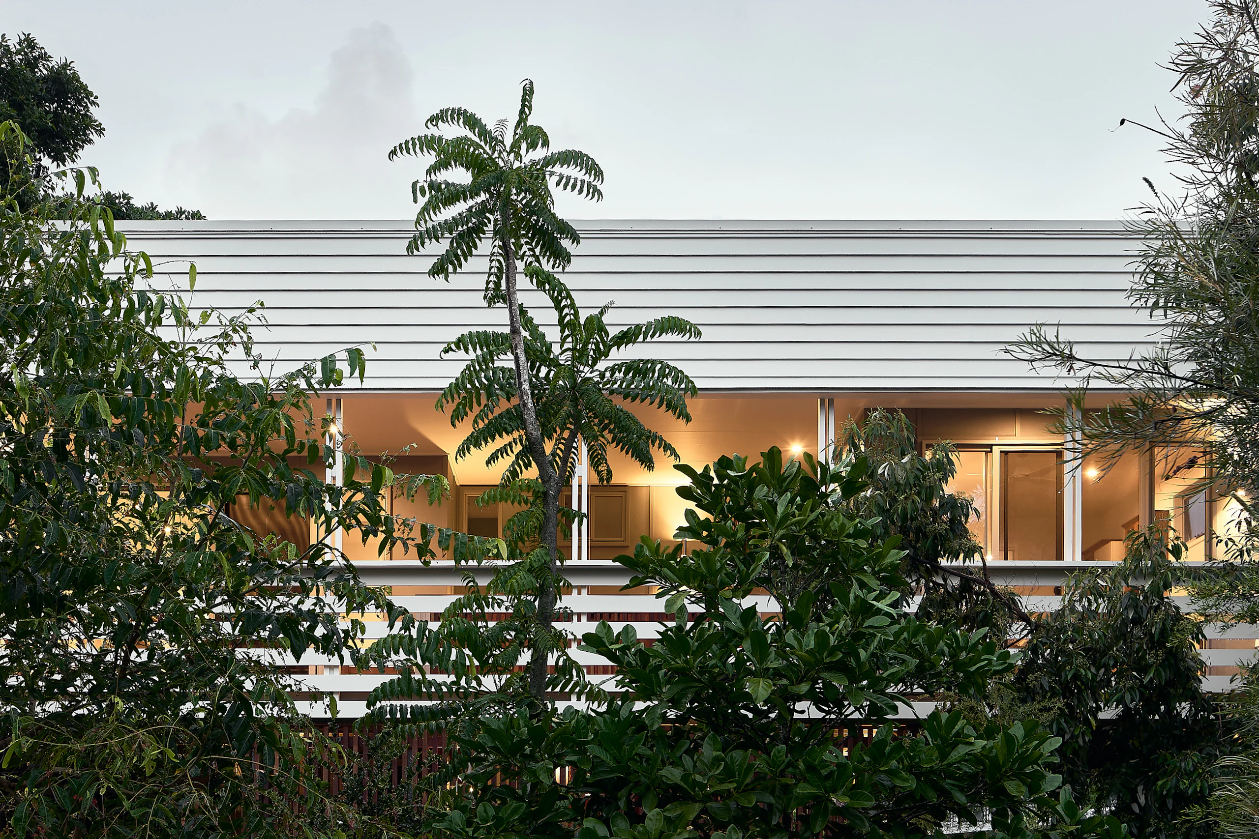 Red Beach Haus 025 - Image 9